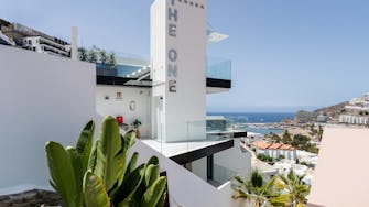 The One Luxury Apartments 5* Hotel, free Wifi, air conditioning, 4 luxury apartments with private pools