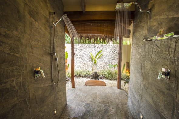 erakor island resort deluxe honeymoon pool villa outdoor shower #erakorislandresort #vanuatuholidays #tropicalislandholiday