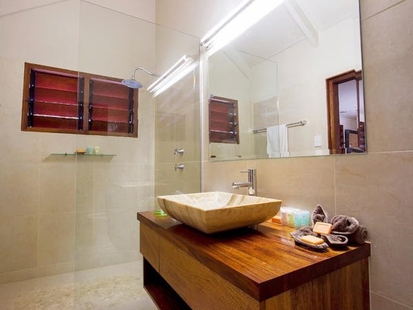 Lagoon Villa - Bathroom erakor island resort & spa #erakorislandresort #vanuatuholidays #tropicalisland