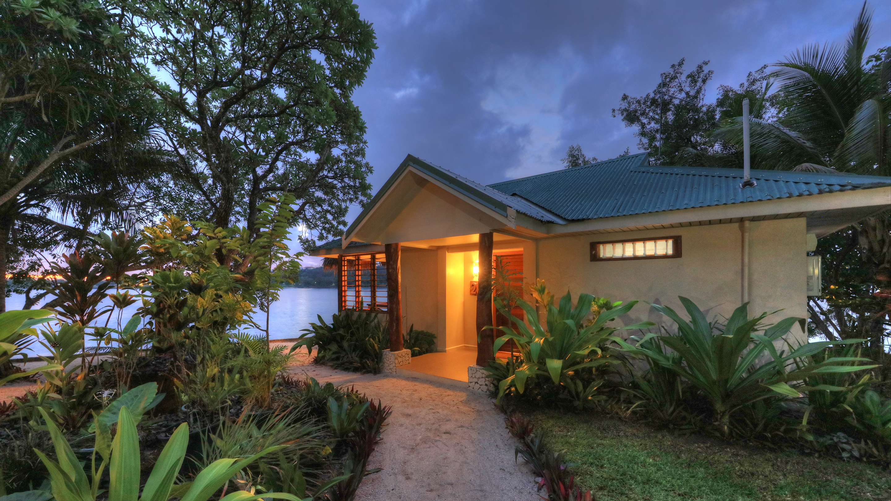 erakor island resort honeymoon pool villa #erakorislandresort #vanuatuholidays #tropicalislandholiday #Vanuatuaccommodation