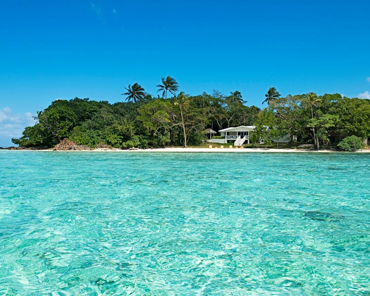 Crystal Blue Waters surrounding Erakor Island erakor island resort & spa #erakorislandresort #vanuatuholidays #tropicalisl