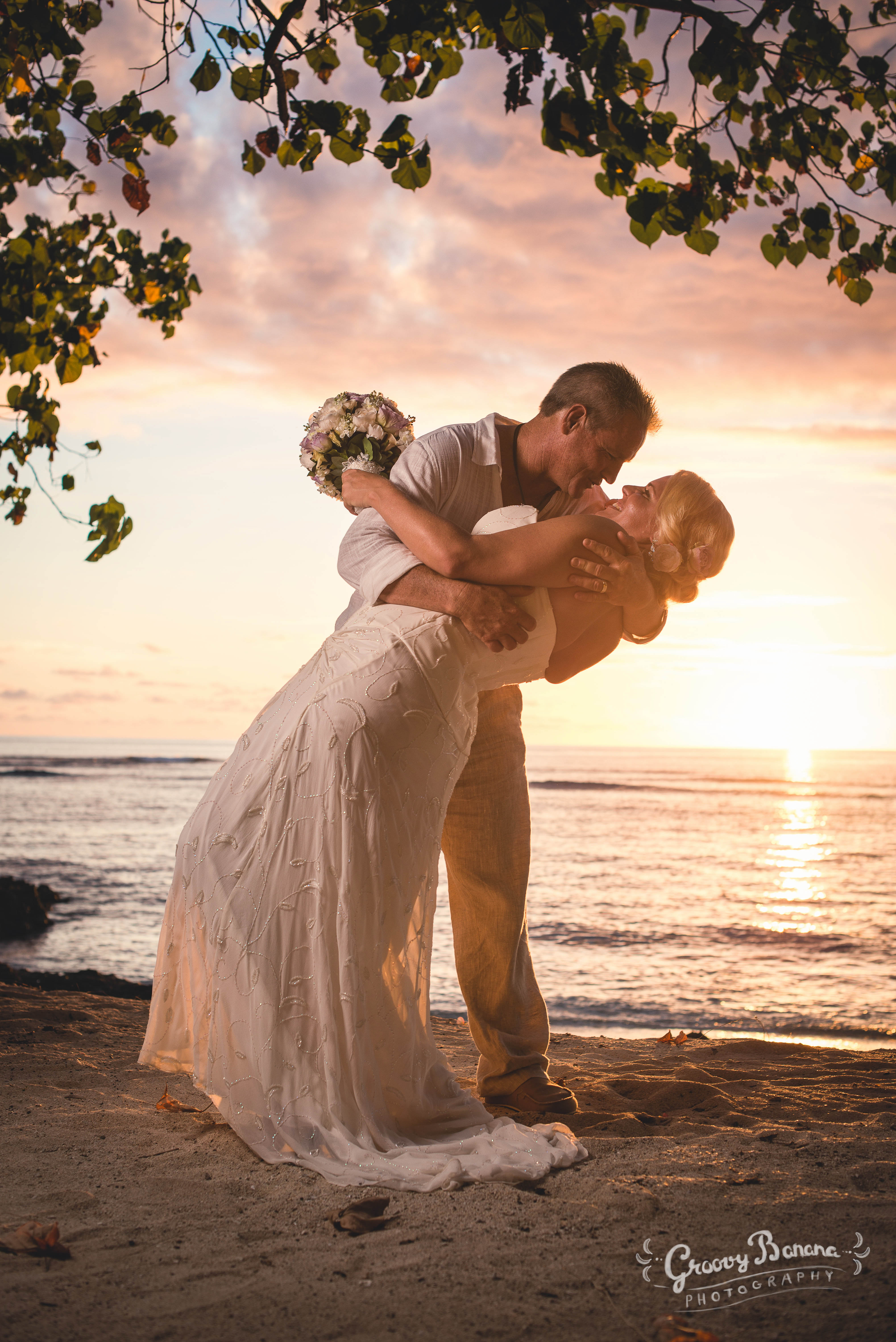 Wedding couple on Sunset Beach #erakorweddings #weddingceremonyonthebeach #romanticbeachwedding