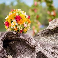 Bride & bridesmaid bouquets erakor island #erakorbeachweddings #weddingceremonyonthebeach #tropicalbridalbouquet