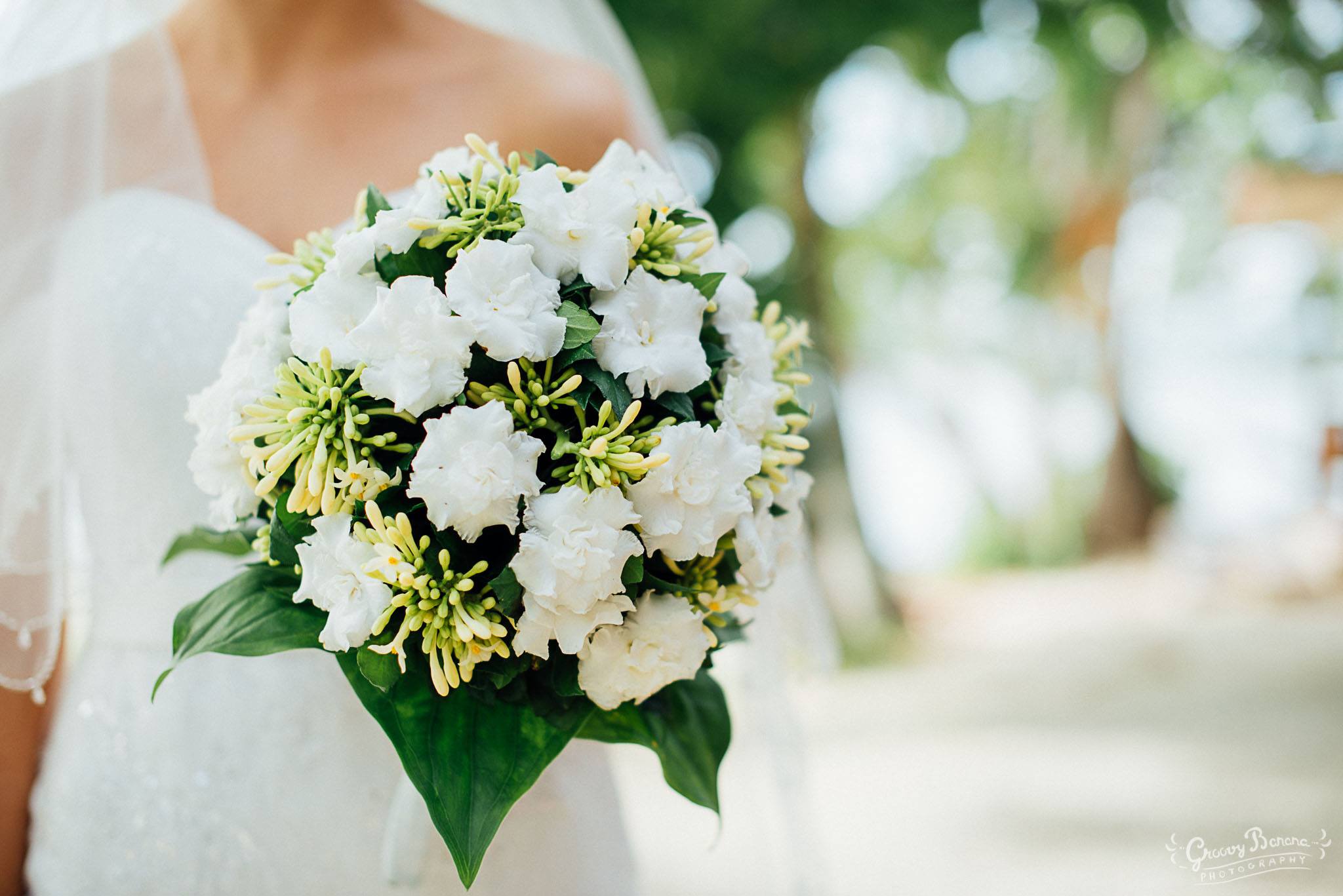 Bridal bouquet of white tropical flowers #erakorbeachweddings #weddingceremonyonthebeachsouthpacific #whitebridalbouquet