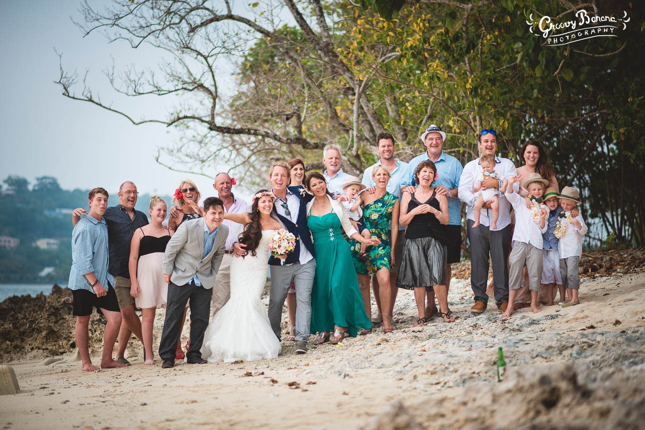 Group photos with family & friends on Sunset Beach #erakorbeachweddings #weddingceremonyonthebeachsouthpacific