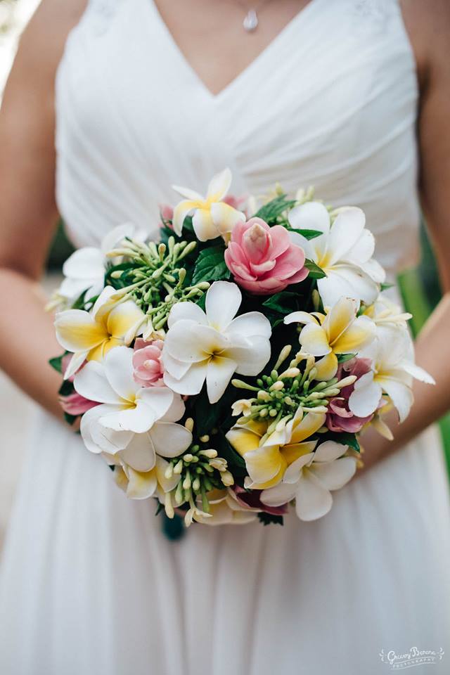 #erakorbeachweddings #weddingceremonyonthebeachsouthpacific #Vanuatutropicalbeachweddings frangipani bridal bouquet