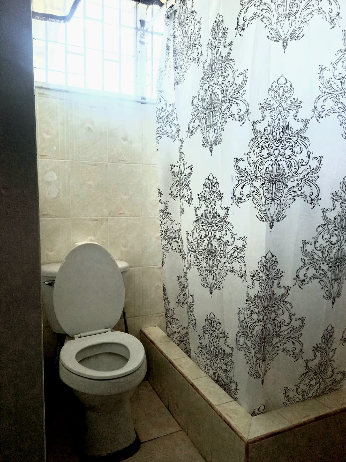 Room 6 Double Ensuite Room with extra bed.