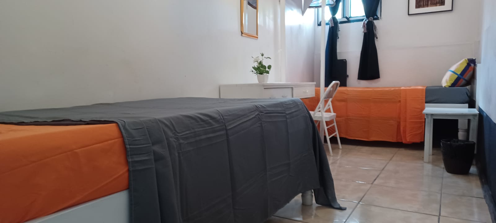 Room 3 Standard Twin Room with shared Bathroom