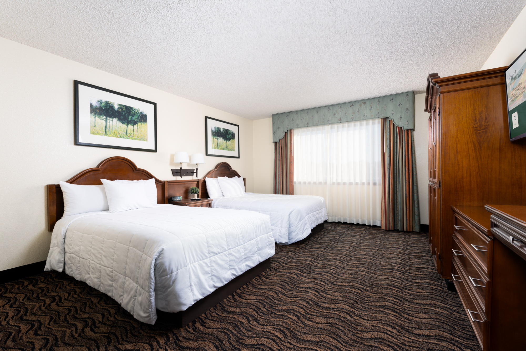 2 Full Size Beds•Two Room Suite•Free Breakfast•440ft²