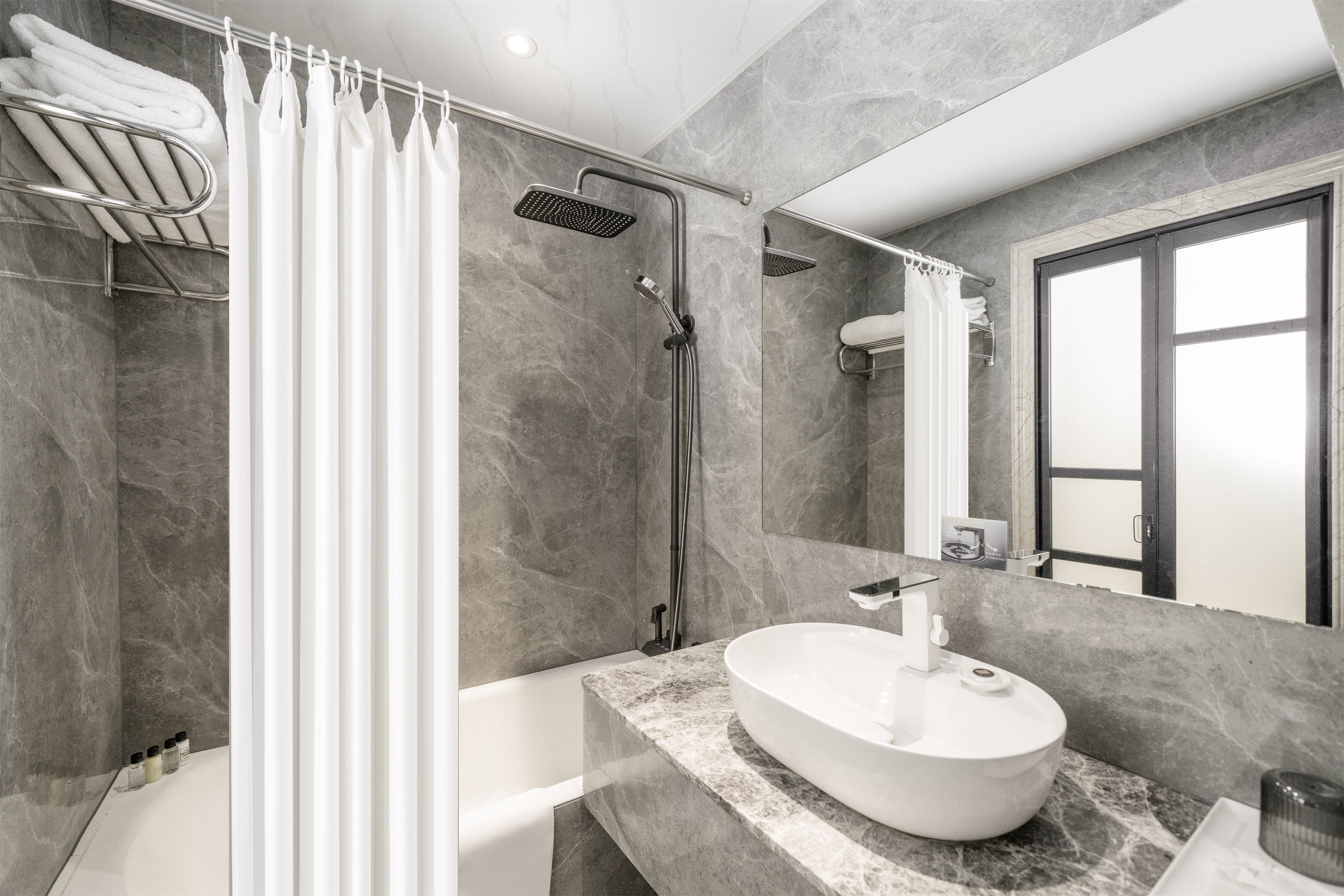 Premier Room | Hennessy Hotel