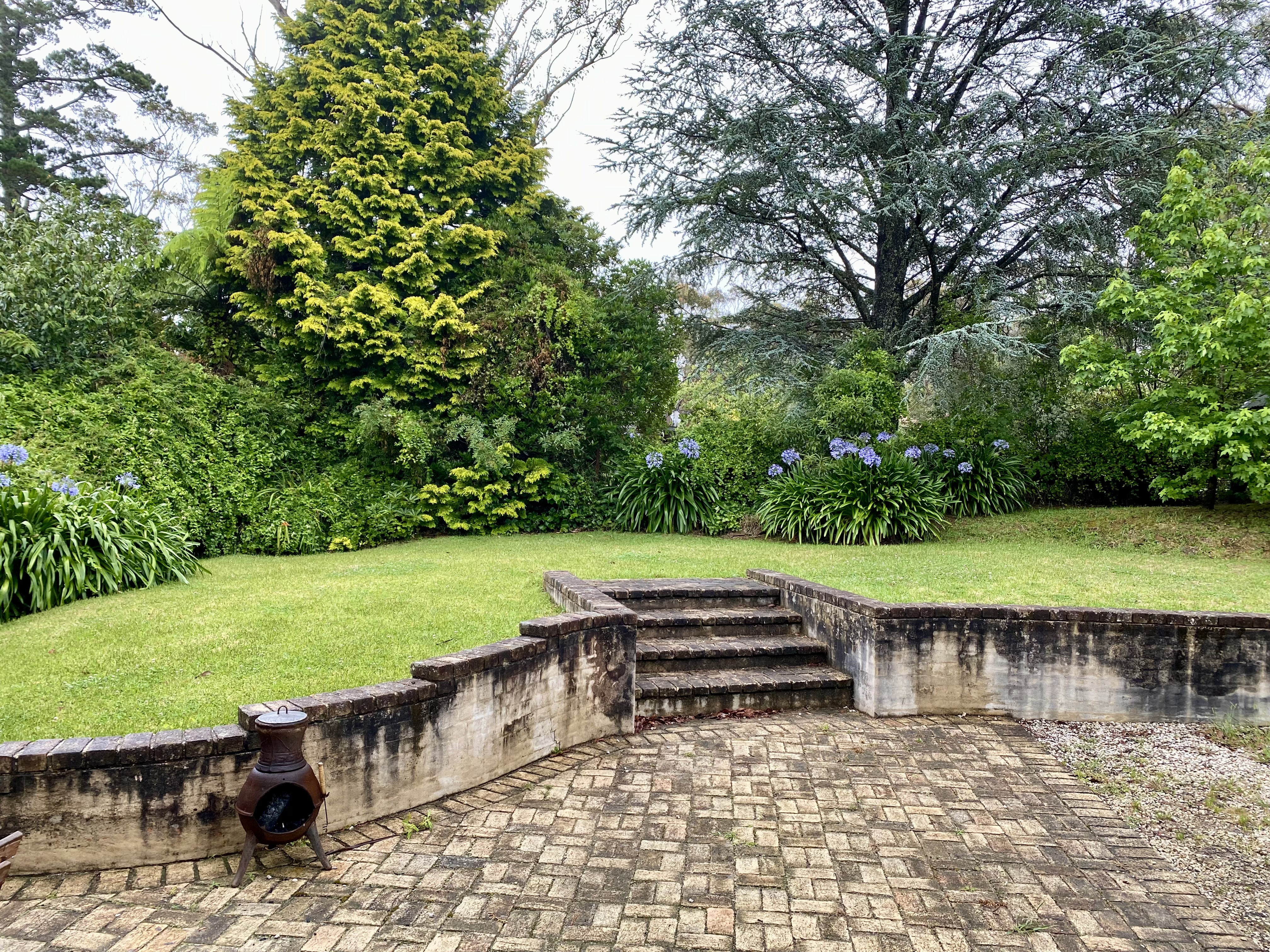 DenFenella Lodge backyard