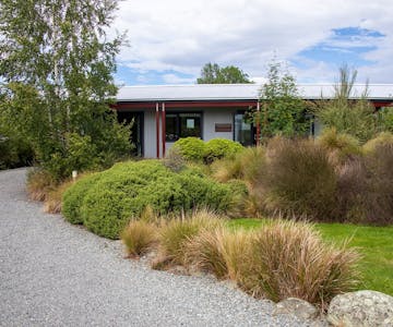 A rustic-modern cabin with green landscaping at Musterer's Accommodation, Fairlie.