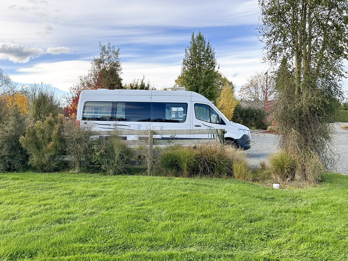 Campervan parking with lawn and shrubs at Musterer's Accommodation, Fairlie.