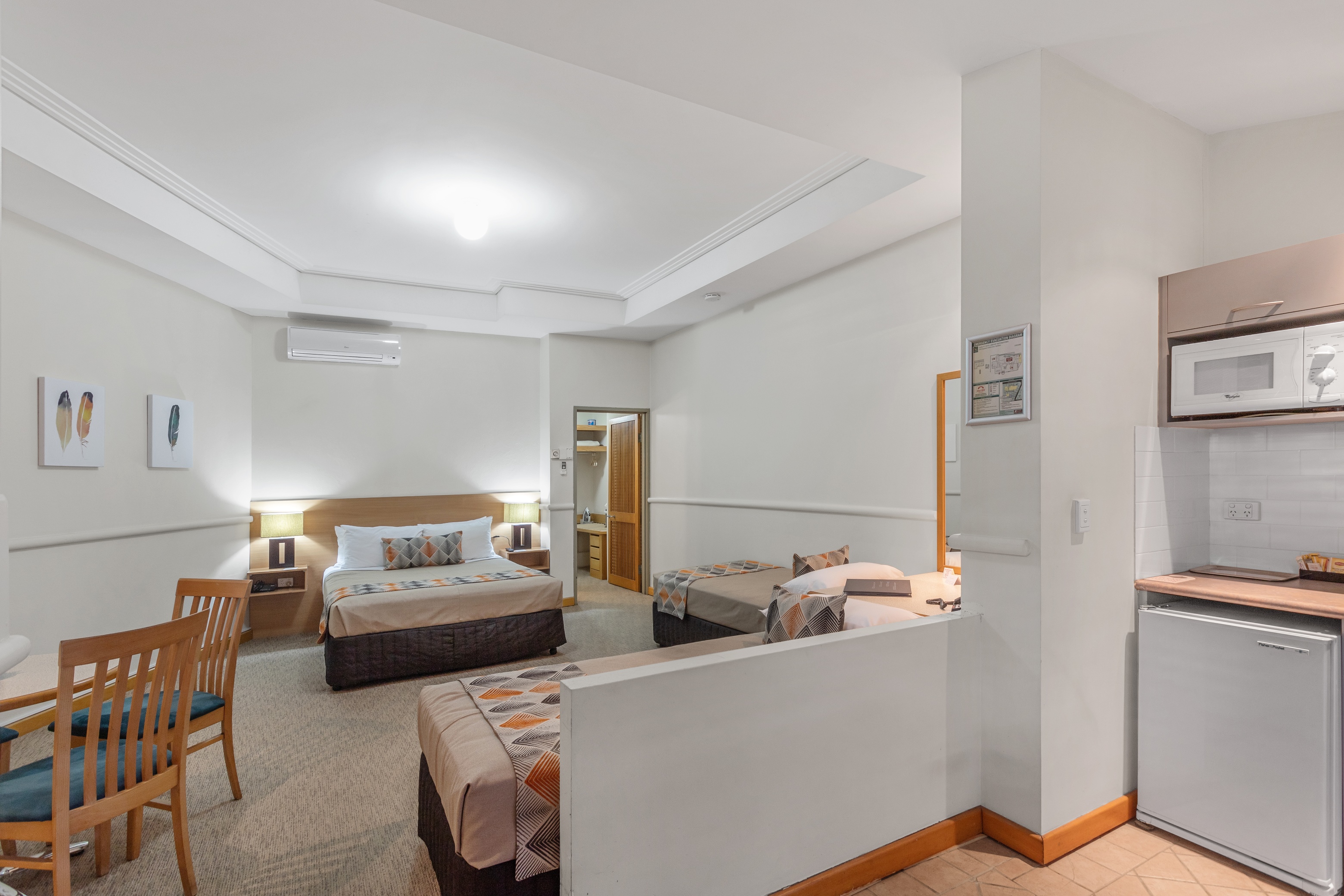 Cheap accommodation for 4 guests located near Portside Wharf and Brisbane Airports