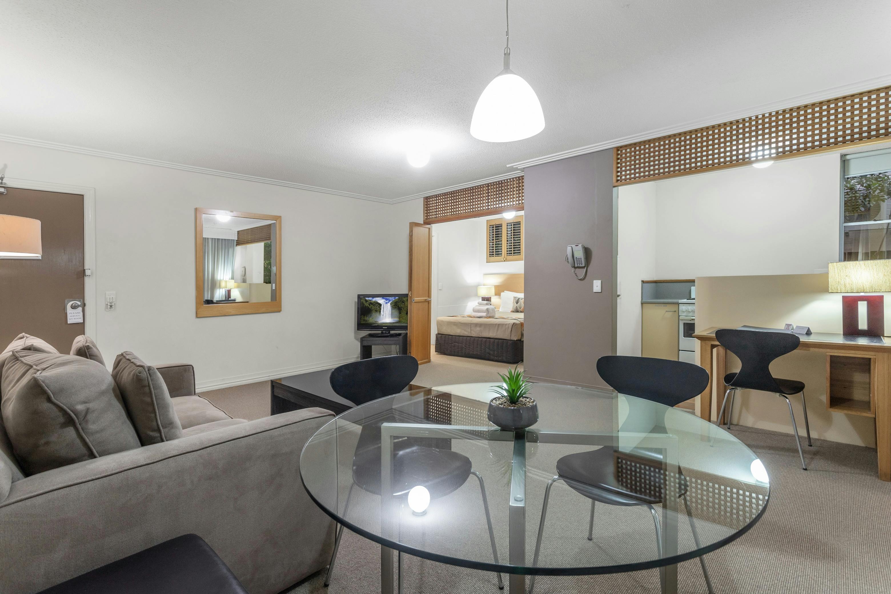 One bedroom apartment near Brisbane Airport and city, weekly rates available