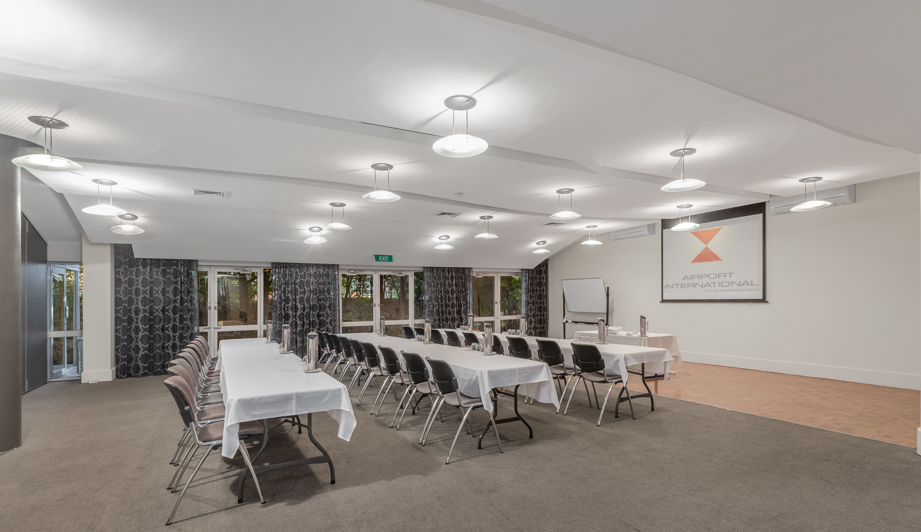 Free parking and WIFI, conference room available for up to 60 delegates