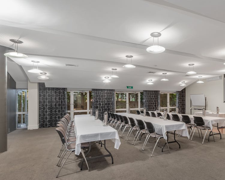 Free parking and WIFI, conference room available for up to 60 delegates
