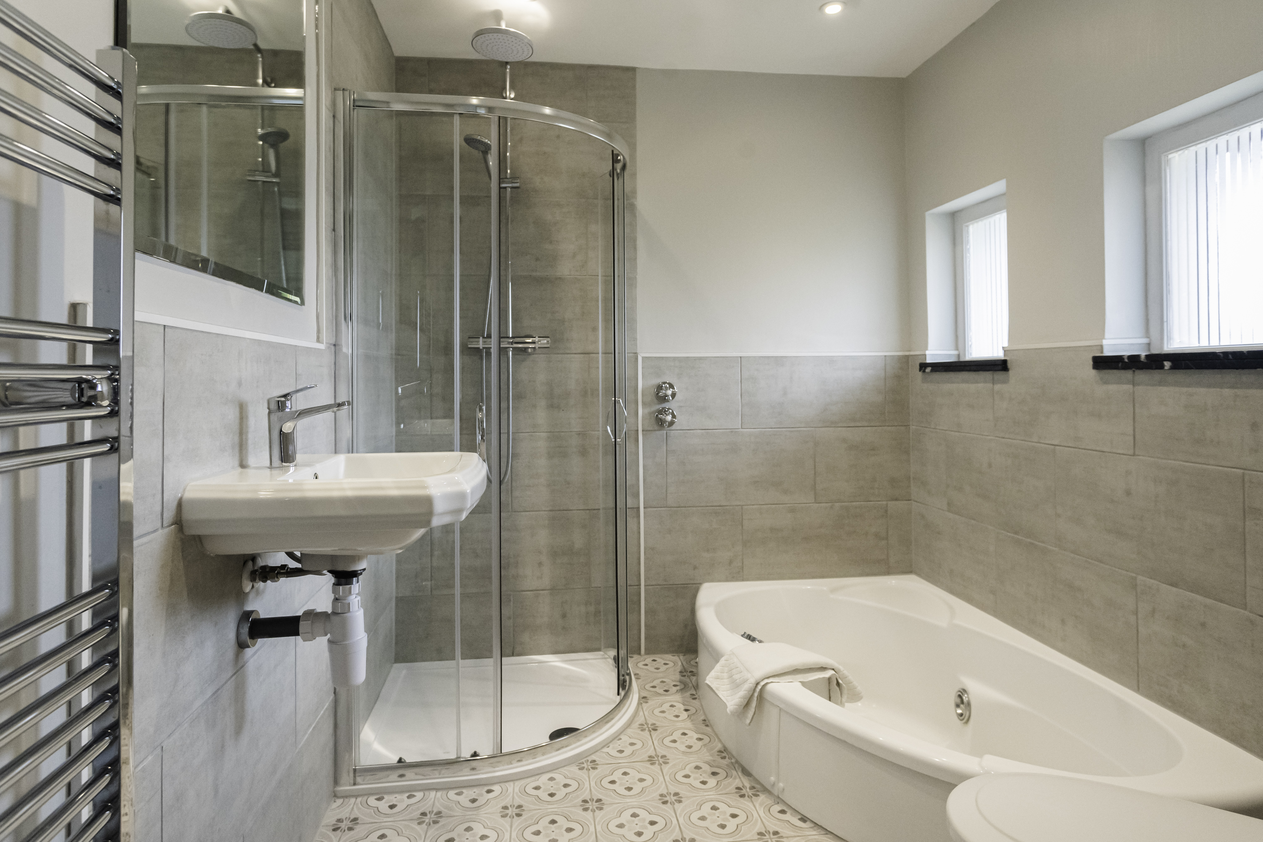 Wokingham Hotel, Deluxe Bathroom