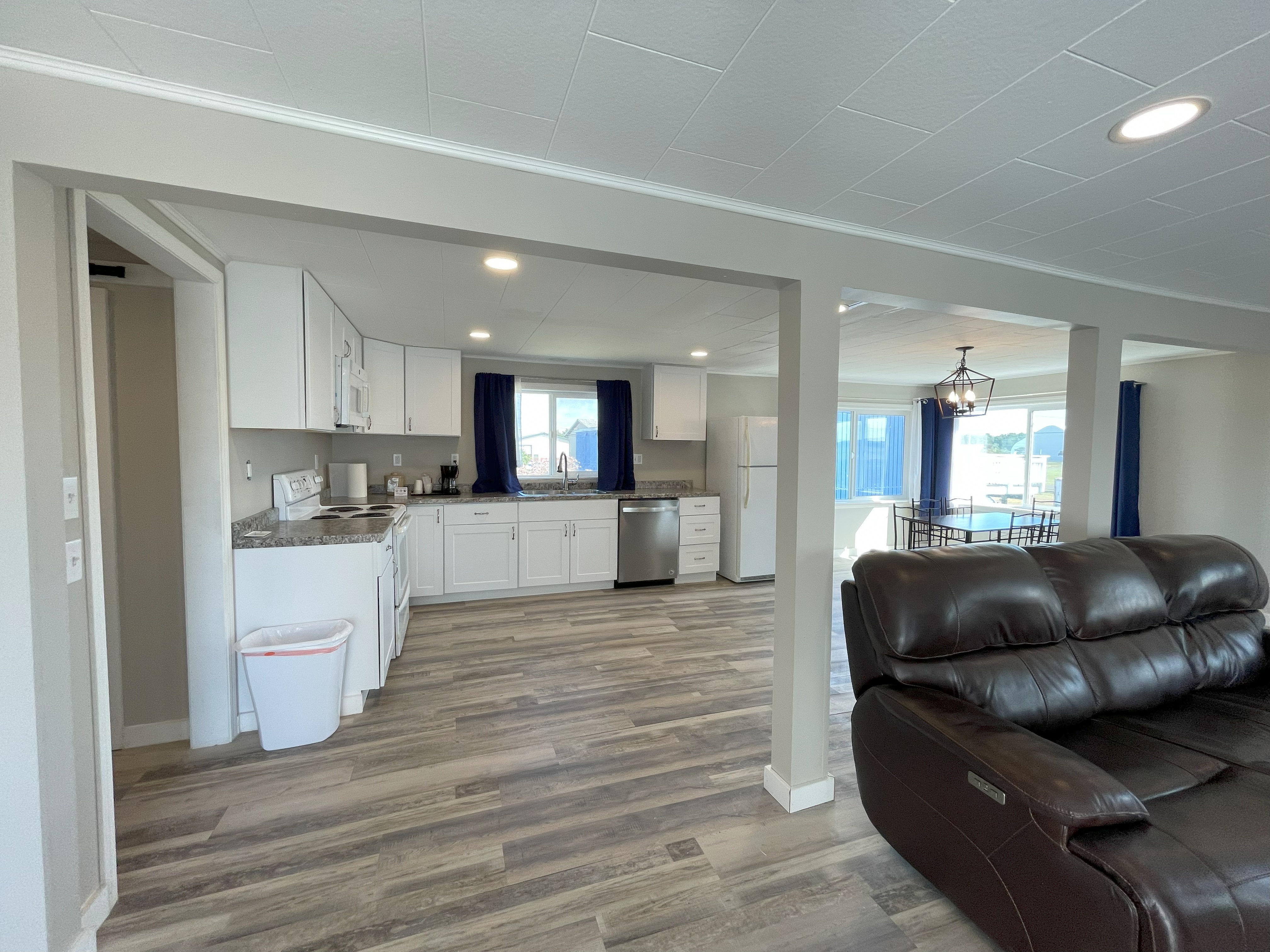 2 Bed/1 Bath 2nd Floor Apartment