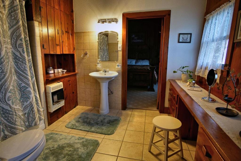 Mighty Oak Bathroom