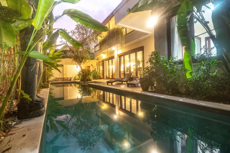 Villa Tepi Sungai at night