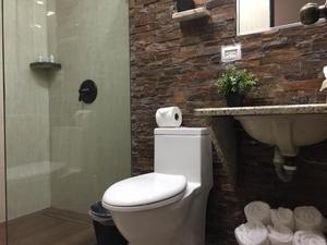 A1 Unit Bathroom