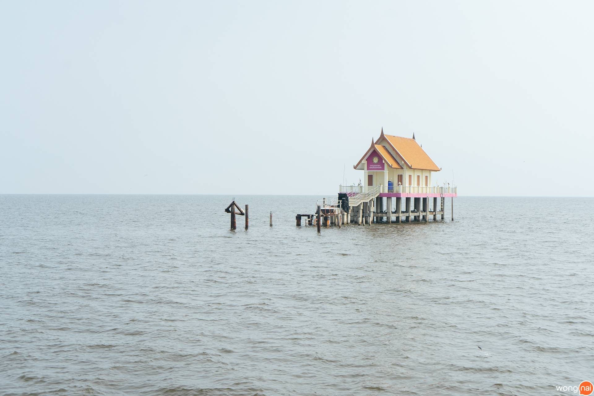 วัดกลางน้ำ