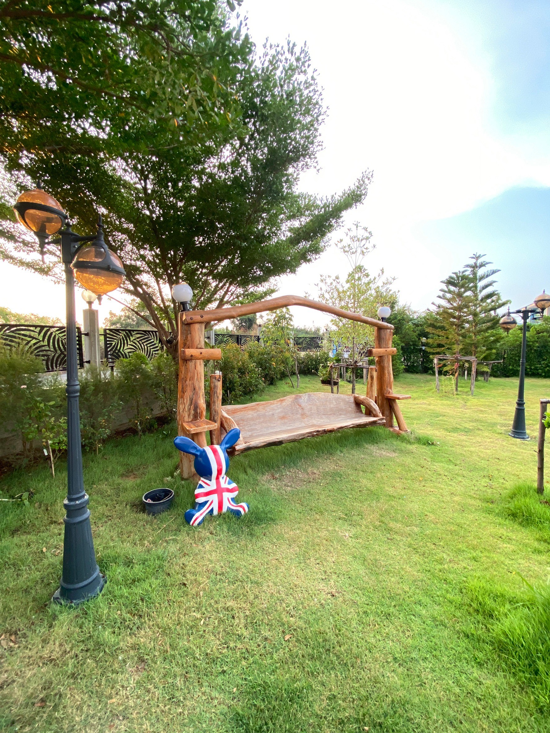 โรงแรมที่พักรายวัน รายเดือน อรุณสาคร คอนโดหรู พร้อมเฟอร์นิเจอร์หรู วิวสวย สงบเงียบ ปลอดภัย ตั้งอยู่ พันท้ายนรสิงห์ สมุทรสาคร