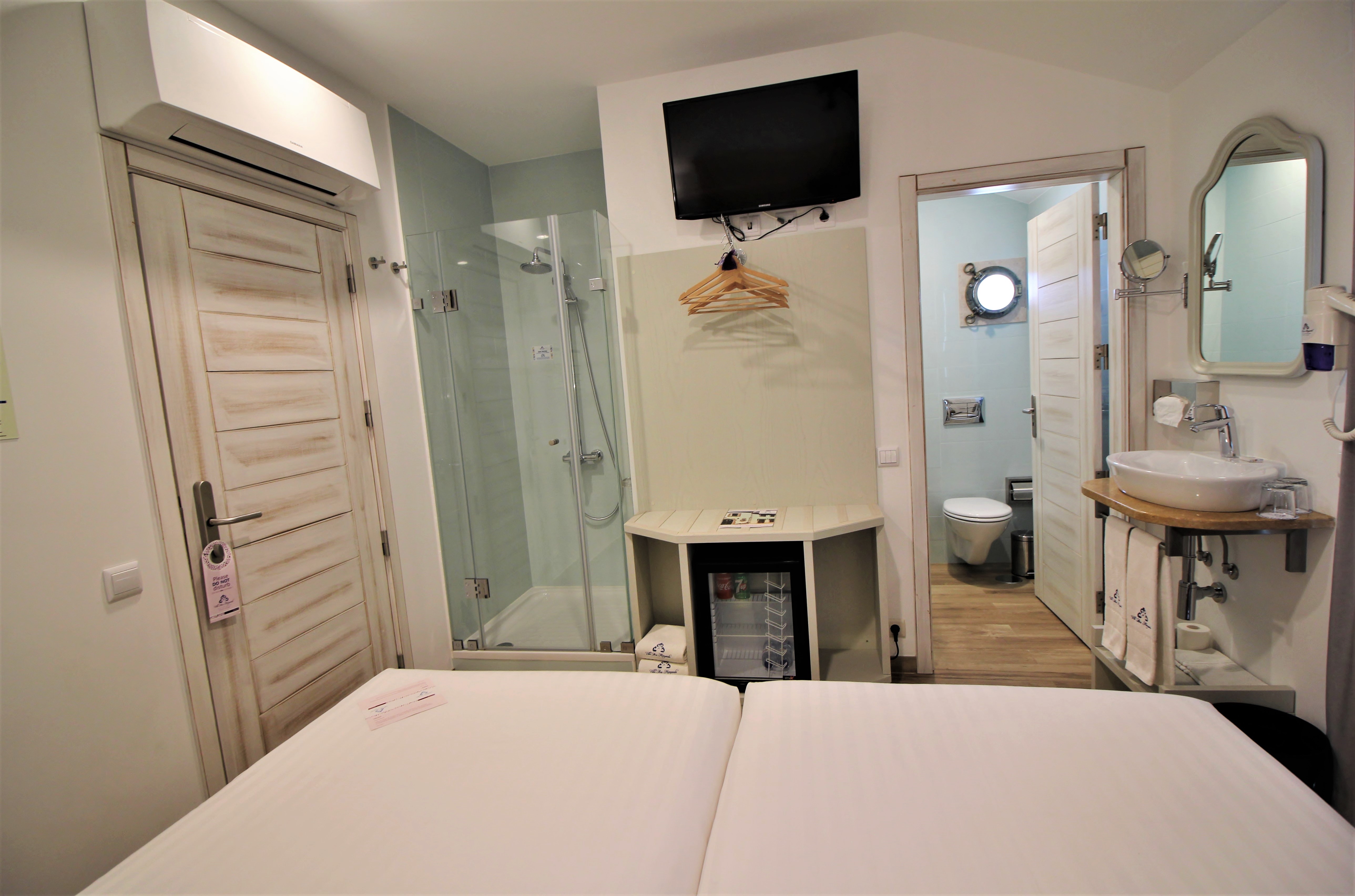 1519 - Quarto Twin c varanda