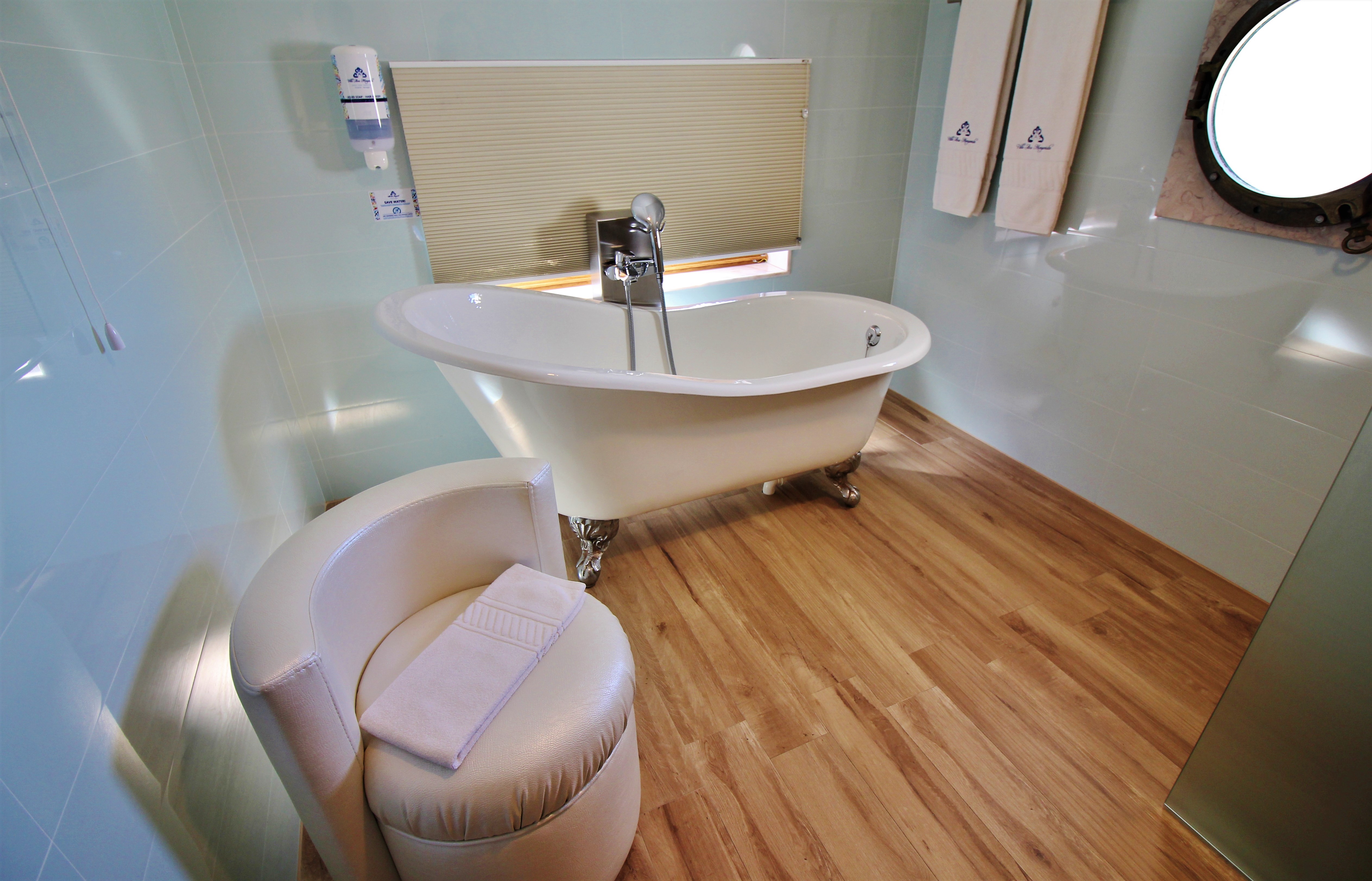 Quarto Twin c Banheira e terraço - 1572