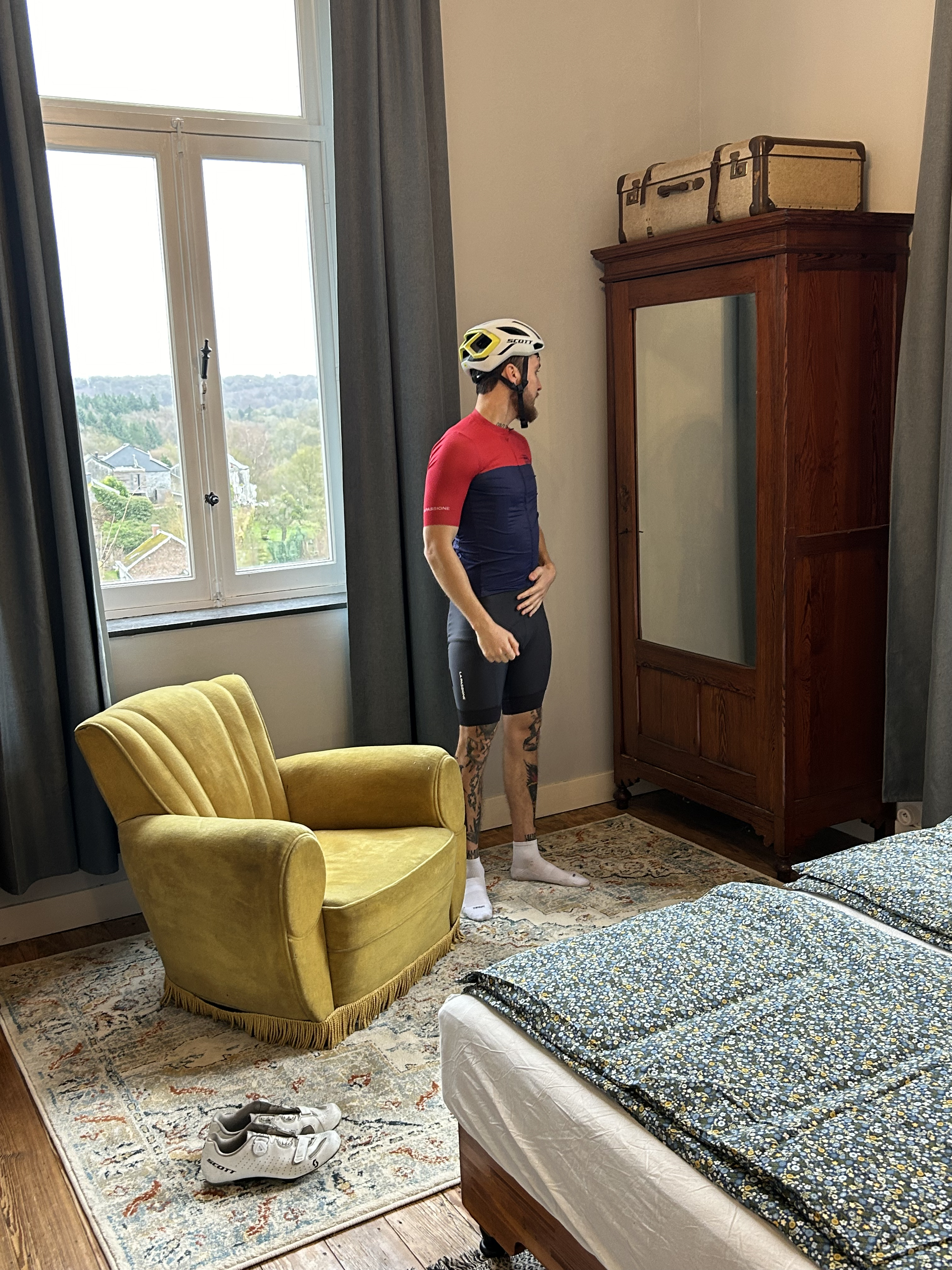 Hipster cyclist in front of a mirror, checking out his outfit at La Maison Vienvenue.