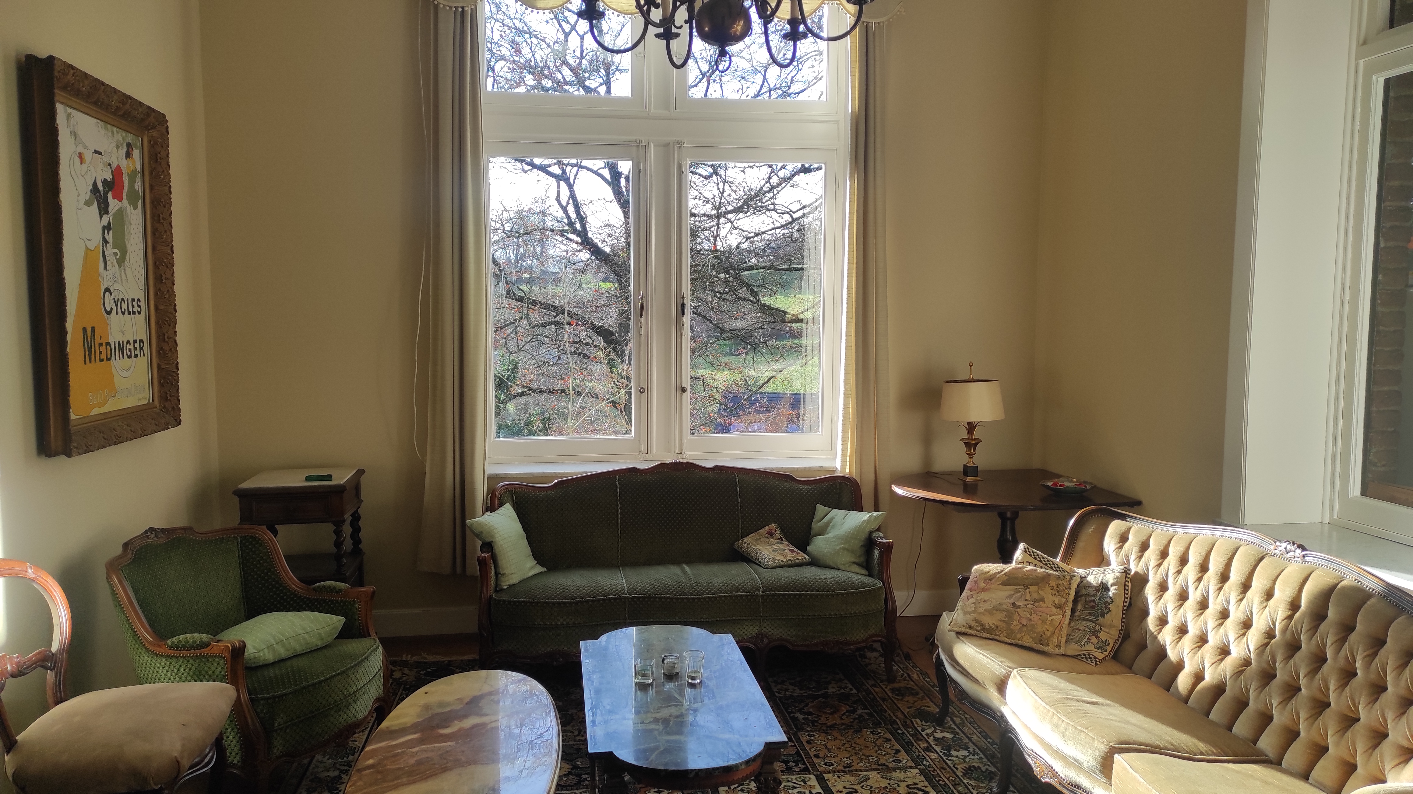 Charming salon at La Maison Vienvenue, perfect for social gatherings, sharing stories from cycling and hiking days