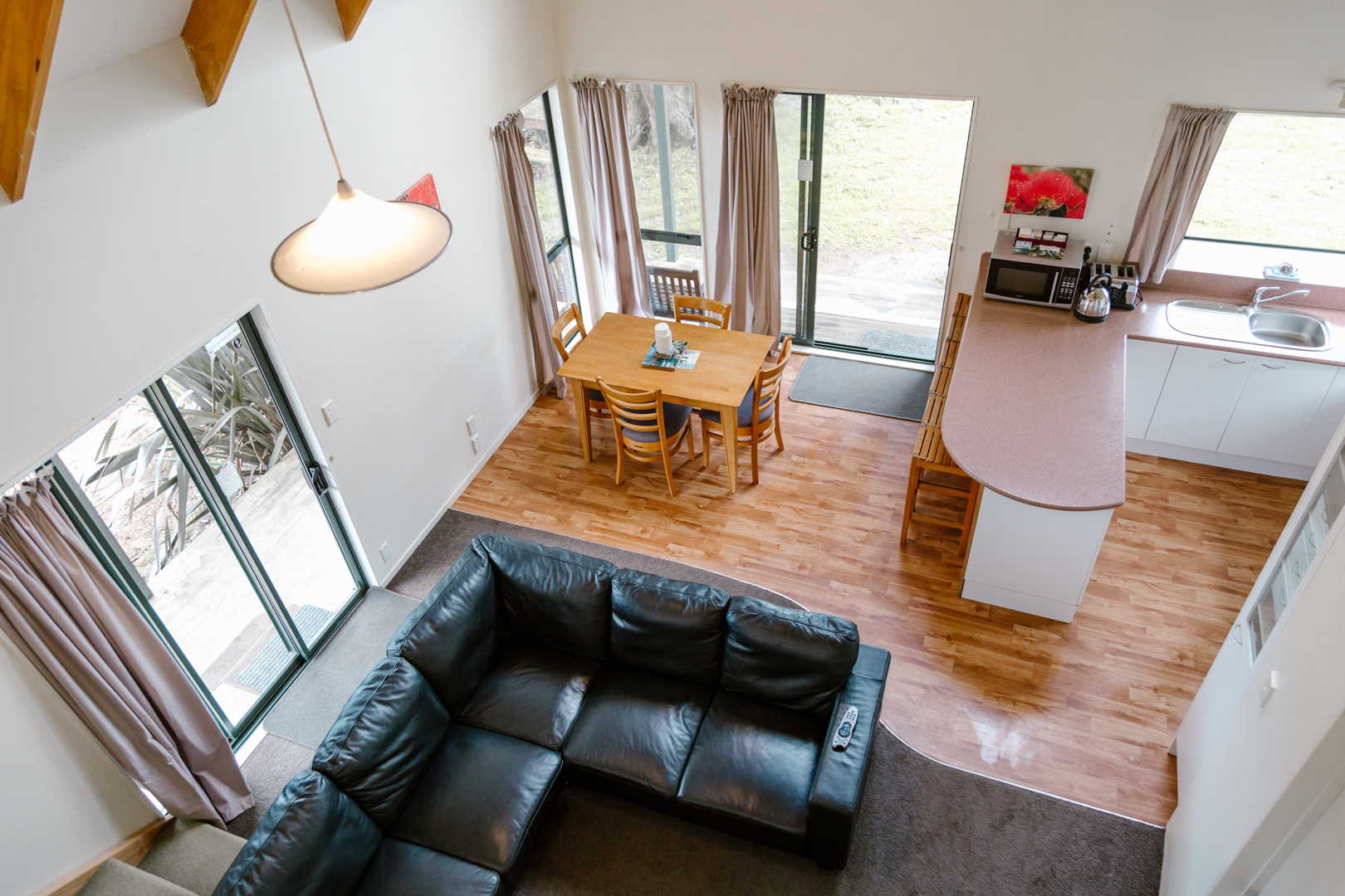 Comfort Inn Sunset, Thames Unit 9. Three bedroom family cottage.