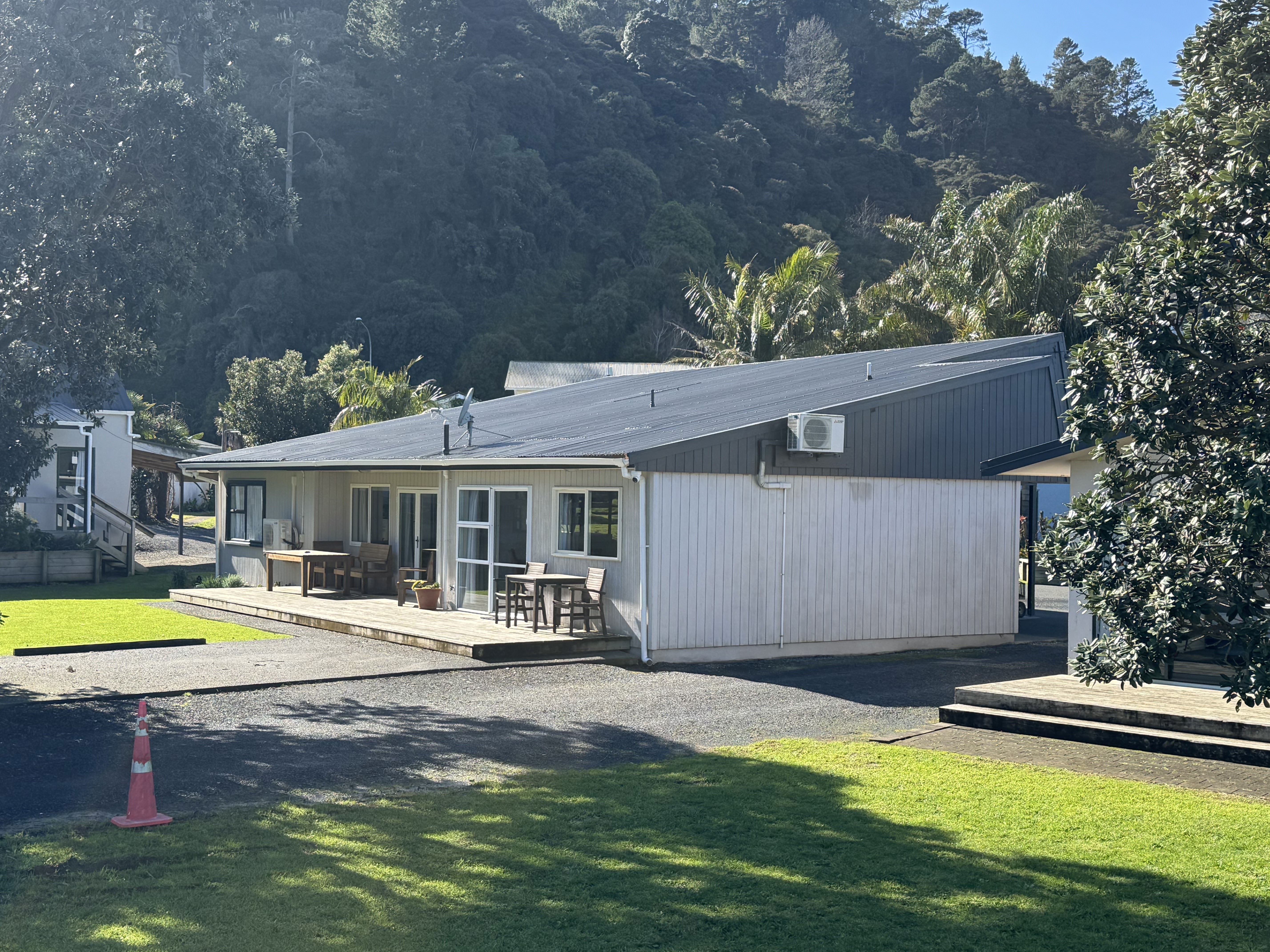 Seaview 3 Bedroom Family Cottage and Studio