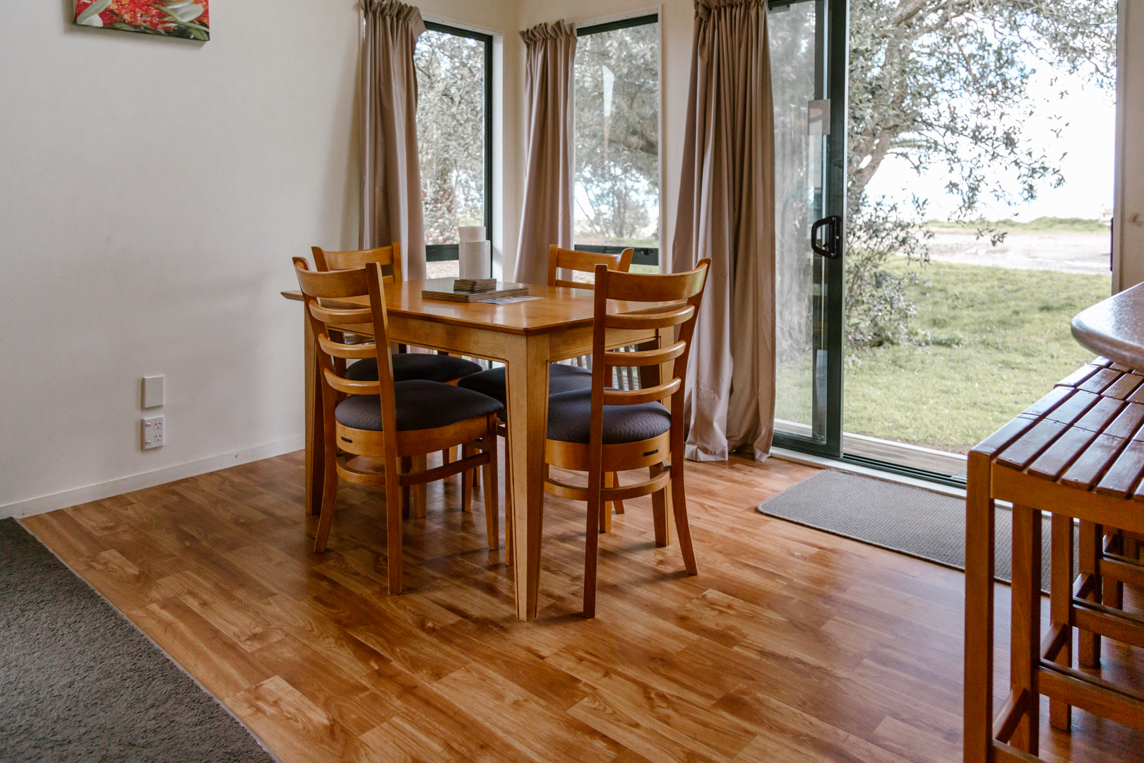 Sunset Motel, Thames. Three bedroom family cottage.