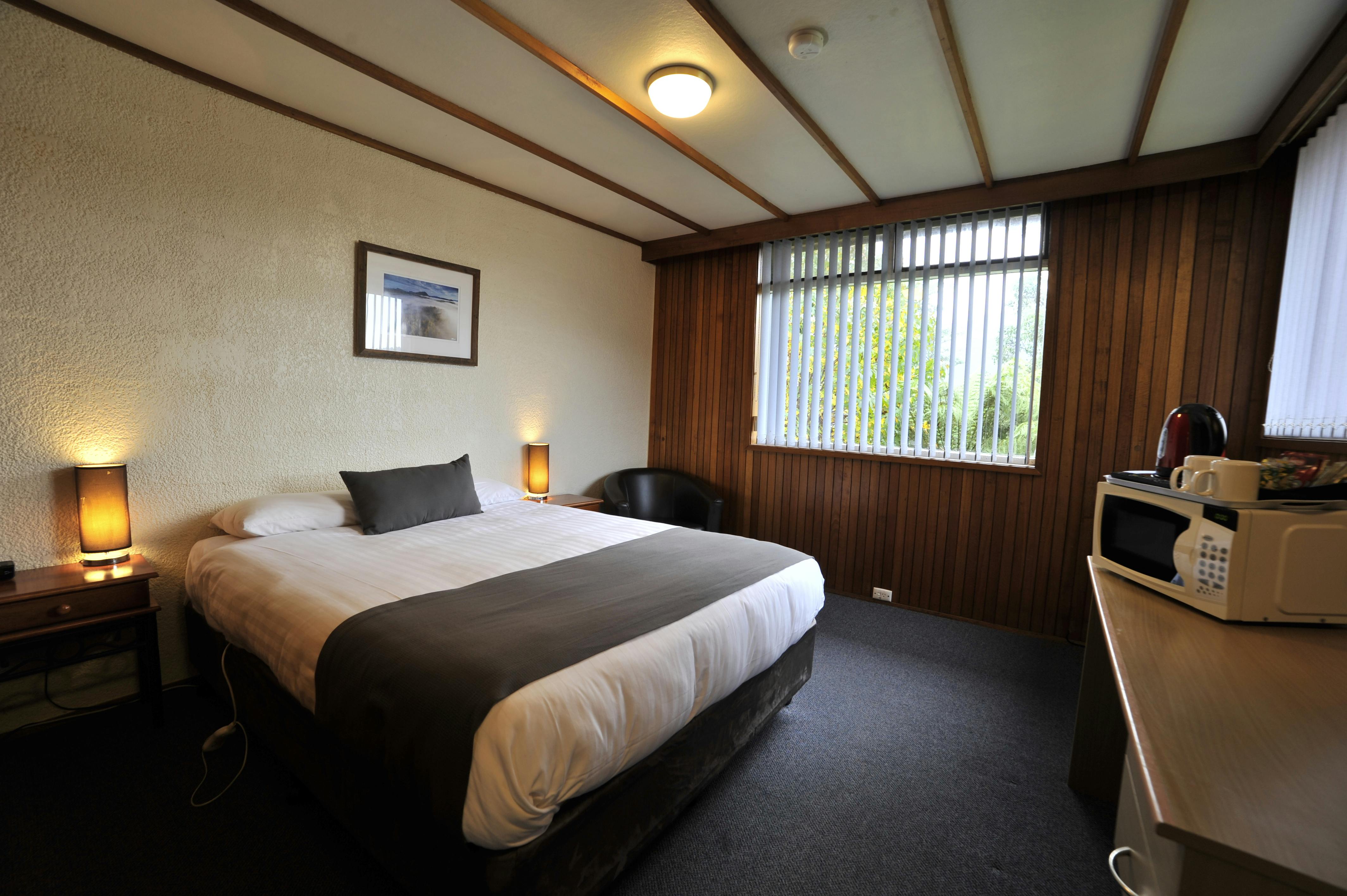 Queen accommodation room