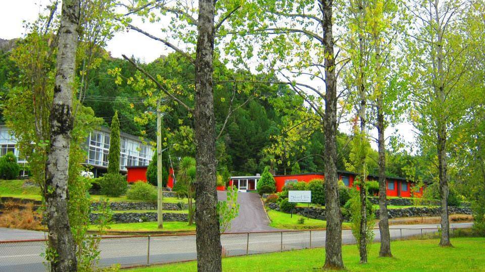 View of motel from parkland across the road