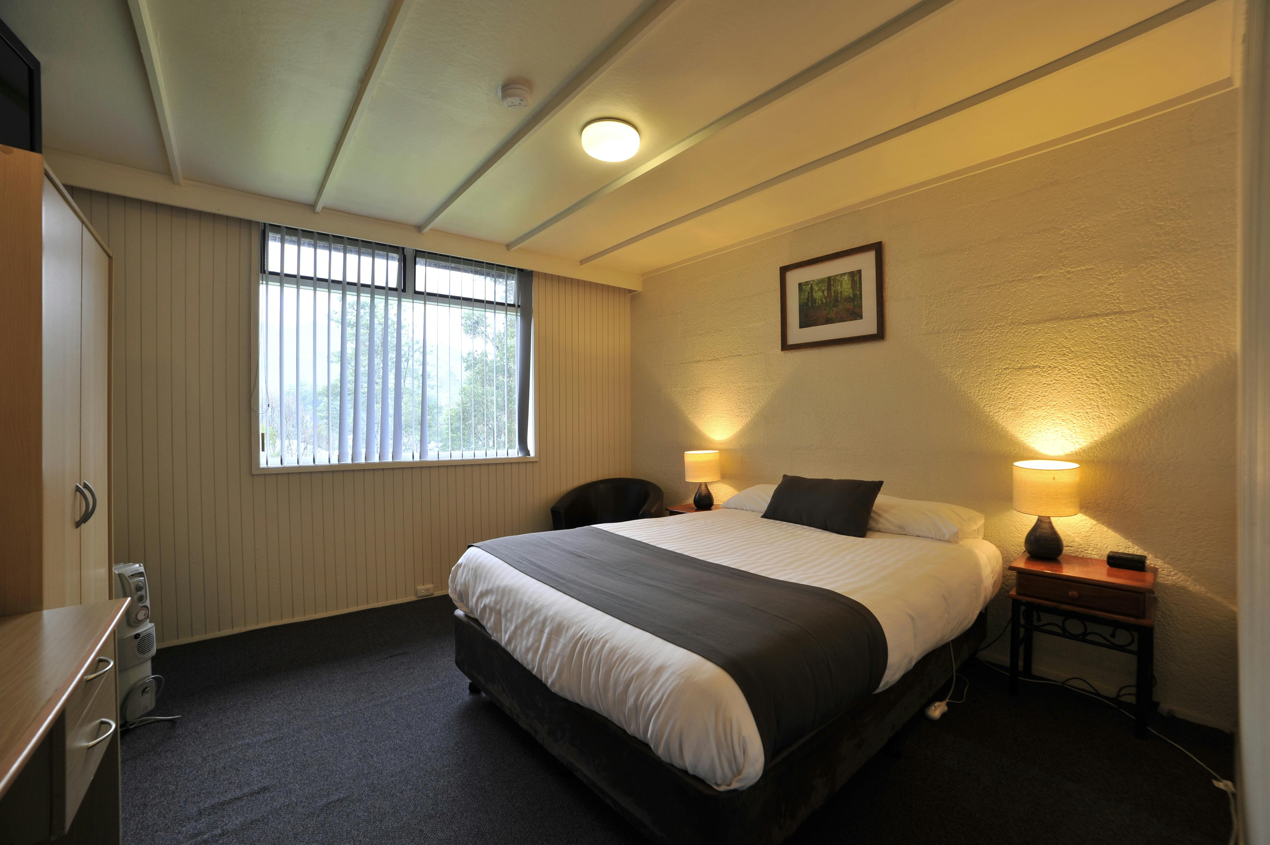Queen accommodation room
