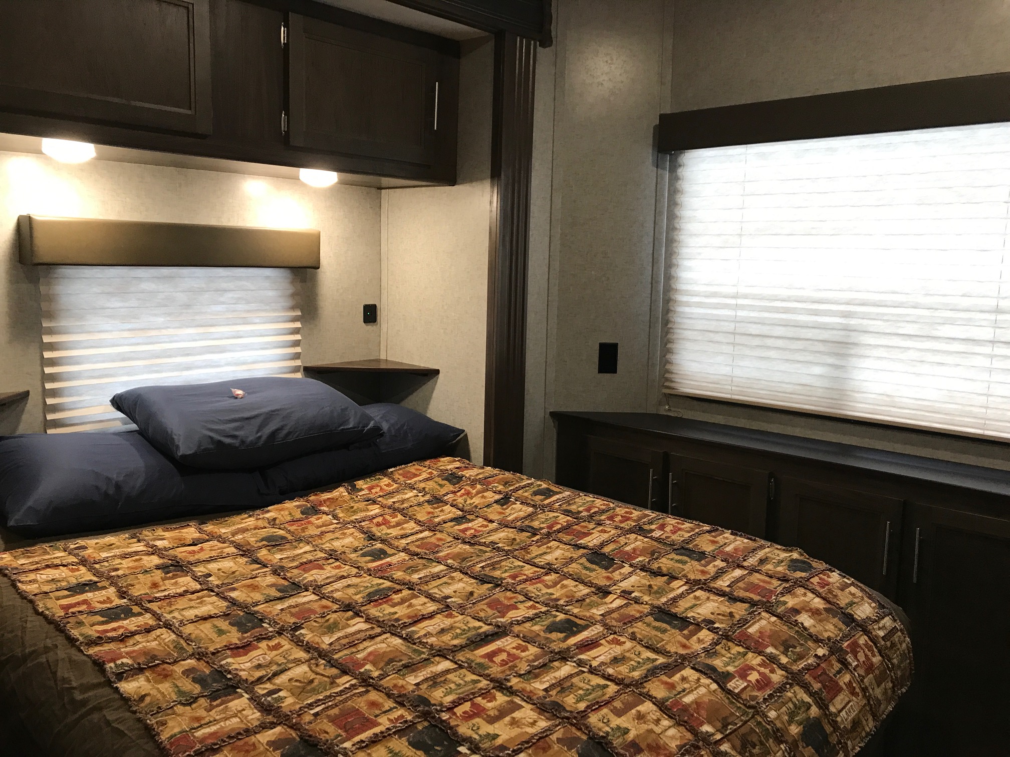 Grand Cherokee Destination RV Cabin Rental at Best Bear Lodge & Campground