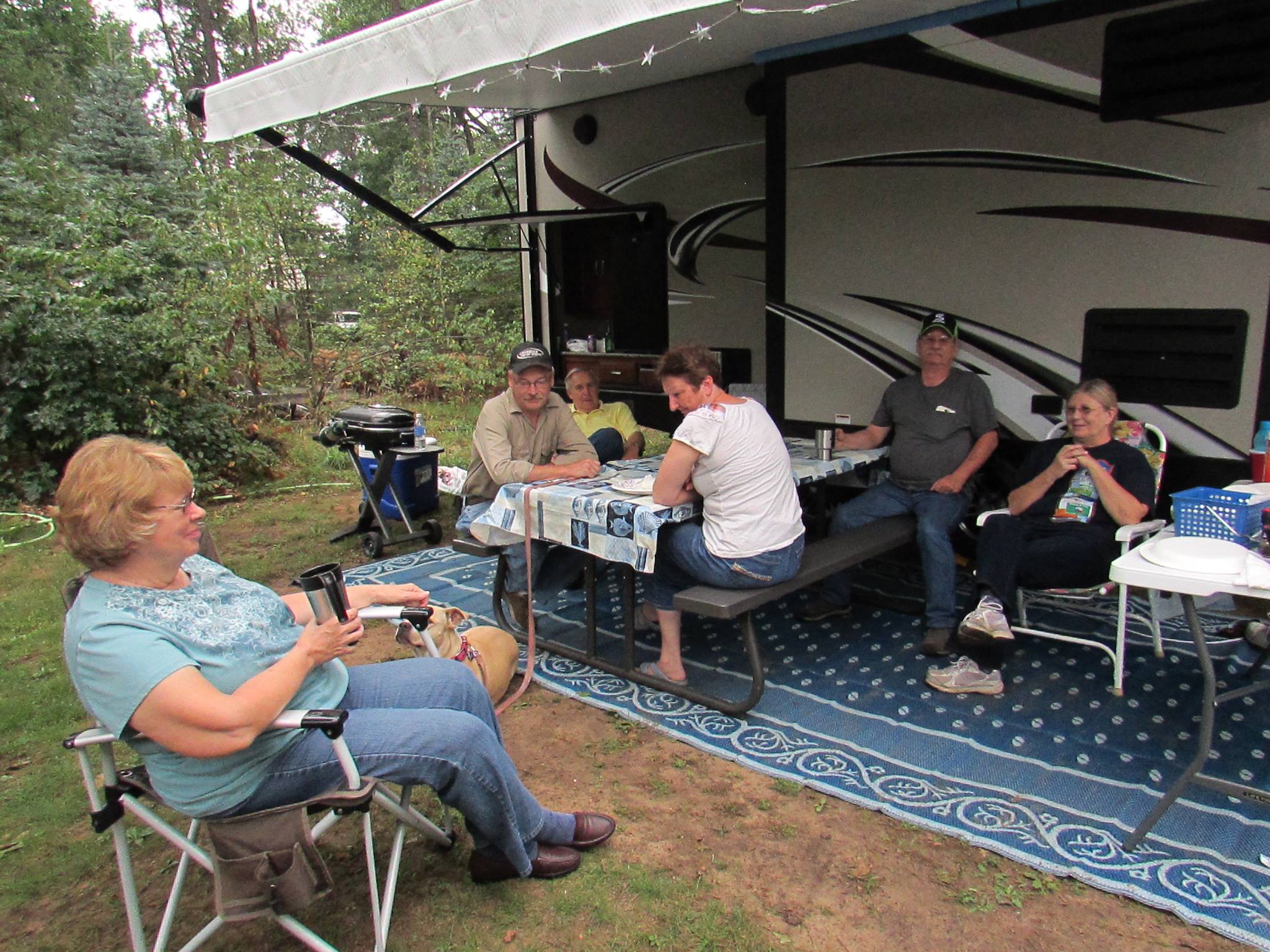 Relaxing atmosphere at Best Bear Lodge & RV resort