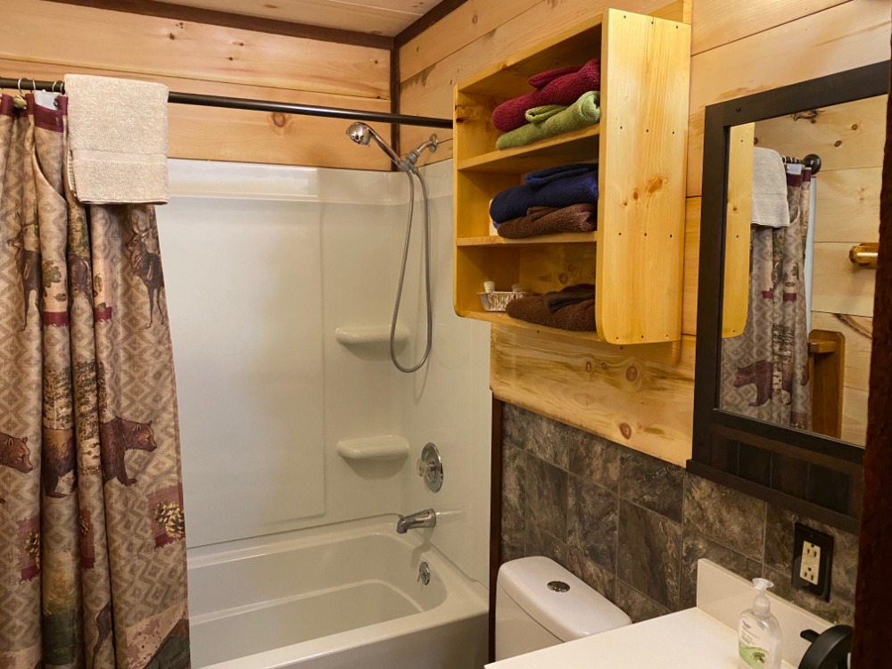 Lodging Room 4, Best Bear Lodge & Campground