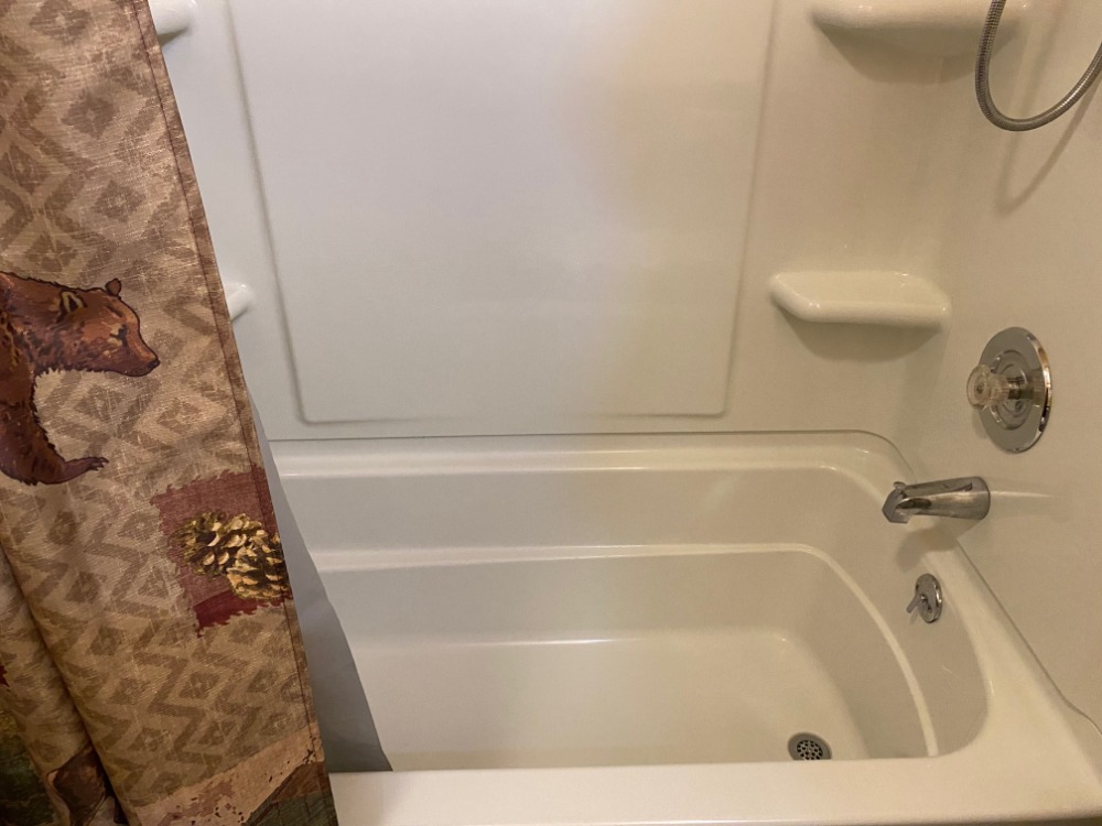 Lodging Room 4, Best Bear Lodge & Campground