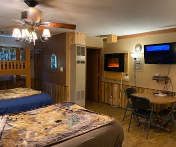 Lodging Room 3, Best Bear Lodge & Campground