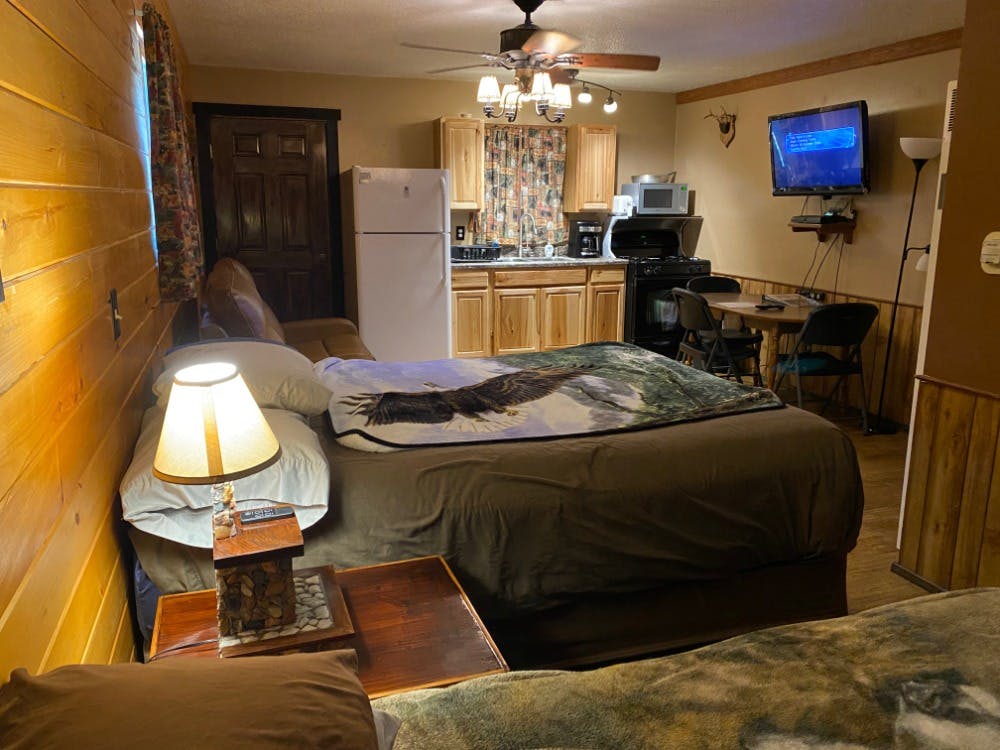 Lodging Room 4, Best Bear Lodge & Campground