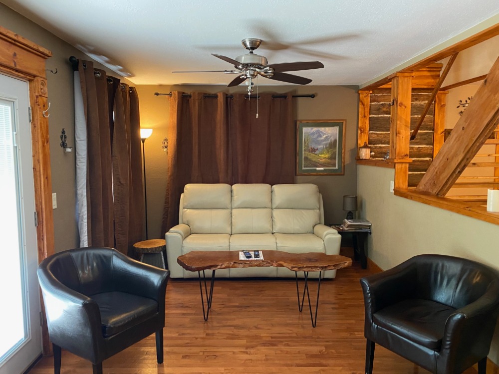 Lincoln Hills Cabin living room at Best Bear Lodge & Campground. Irons, Michigan