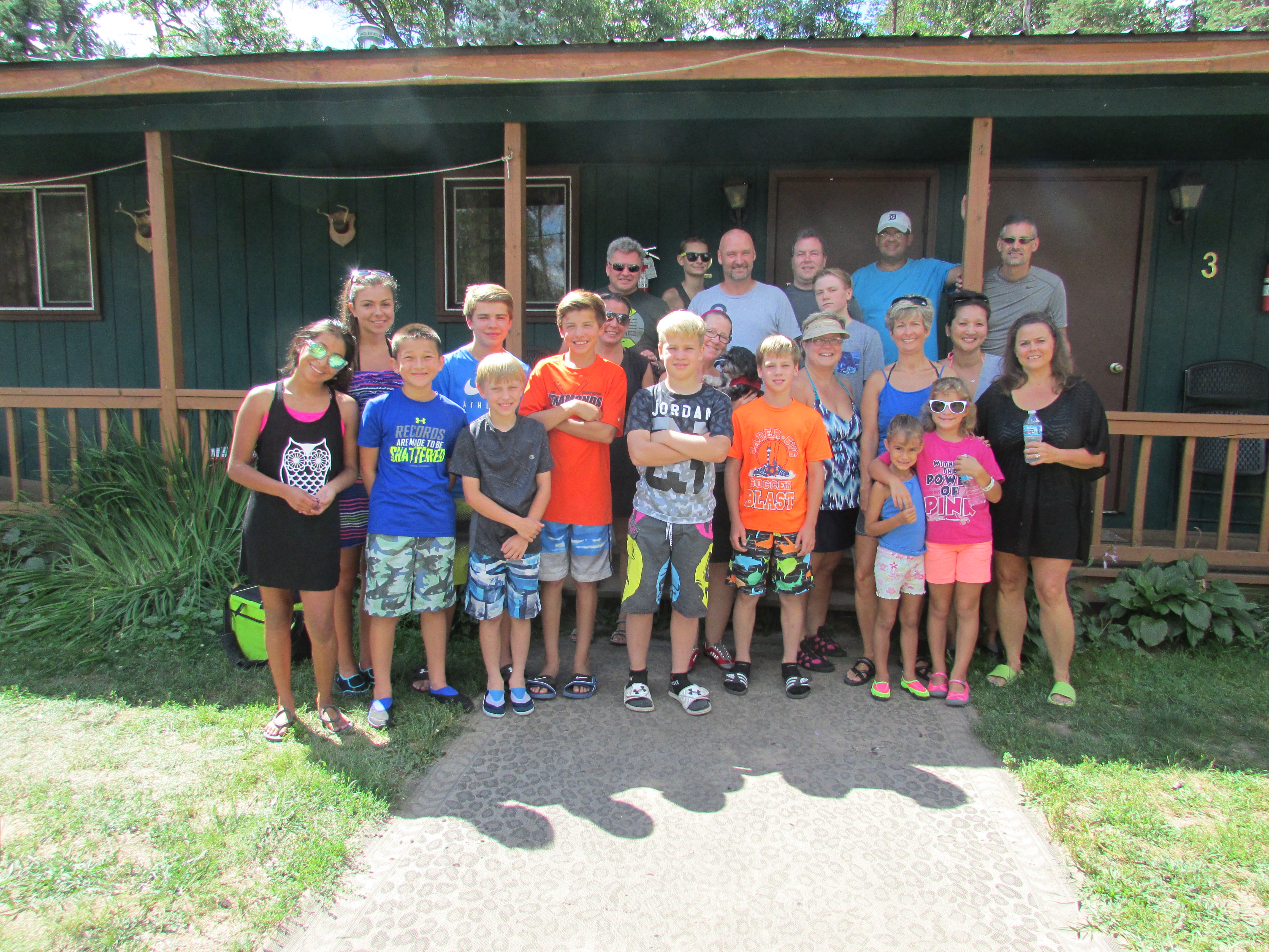 Groups lodging at Best Bear Lodge & Campground