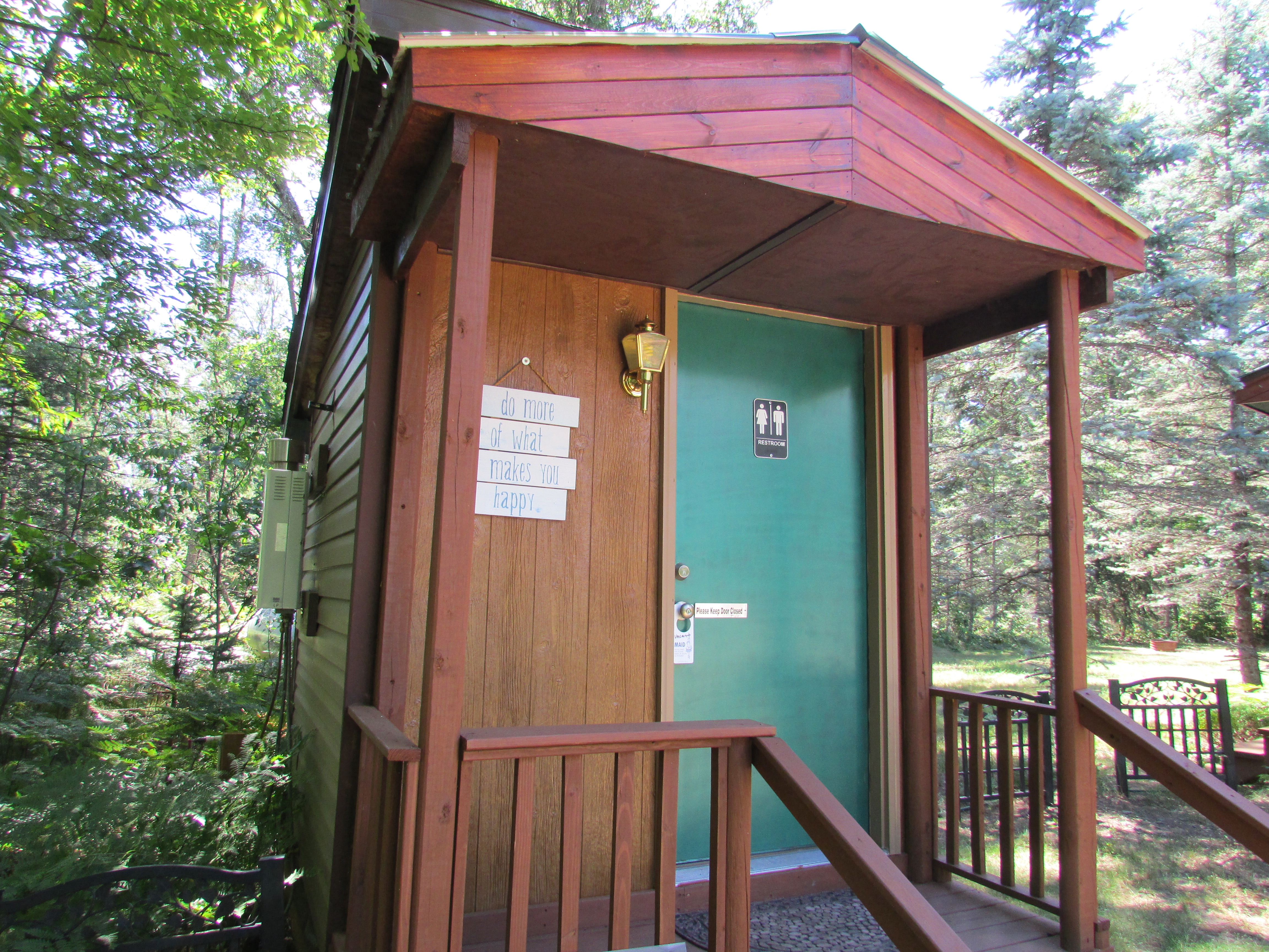 Best Bear Lodge & Campground Bathhouse 2