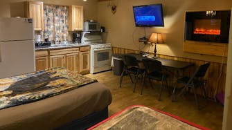 Lodging Room 2, Best Bear Lodge & Campground