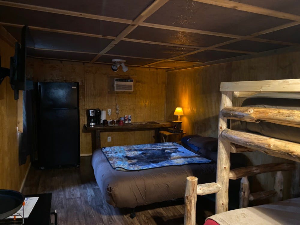 Rickety Ole Shack, Best Bear Lodge & Campground