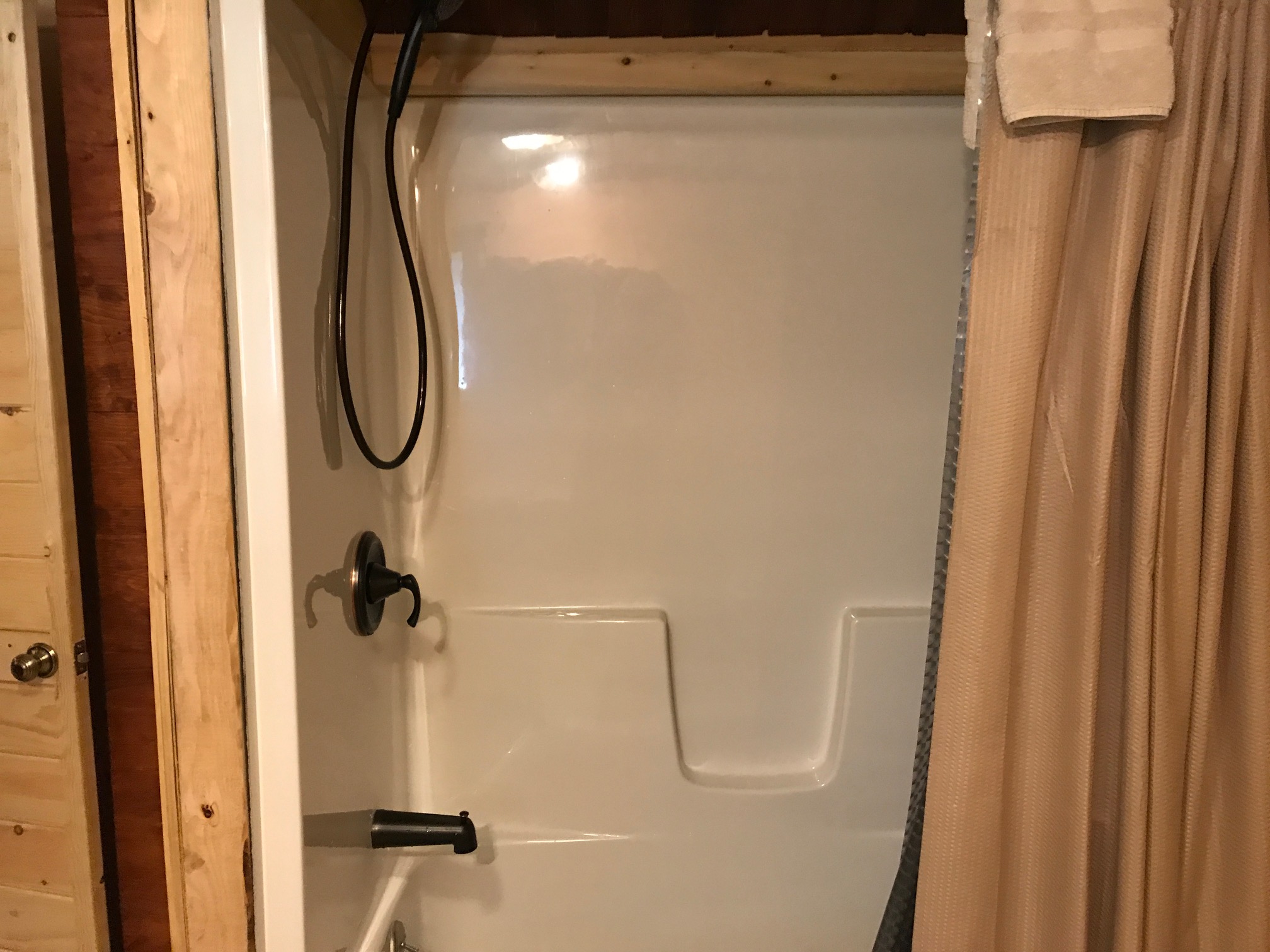 The Grand Daddy Cabin Sleeps Eight, New Shower Tub combo at Best Bear Lodge & Campground